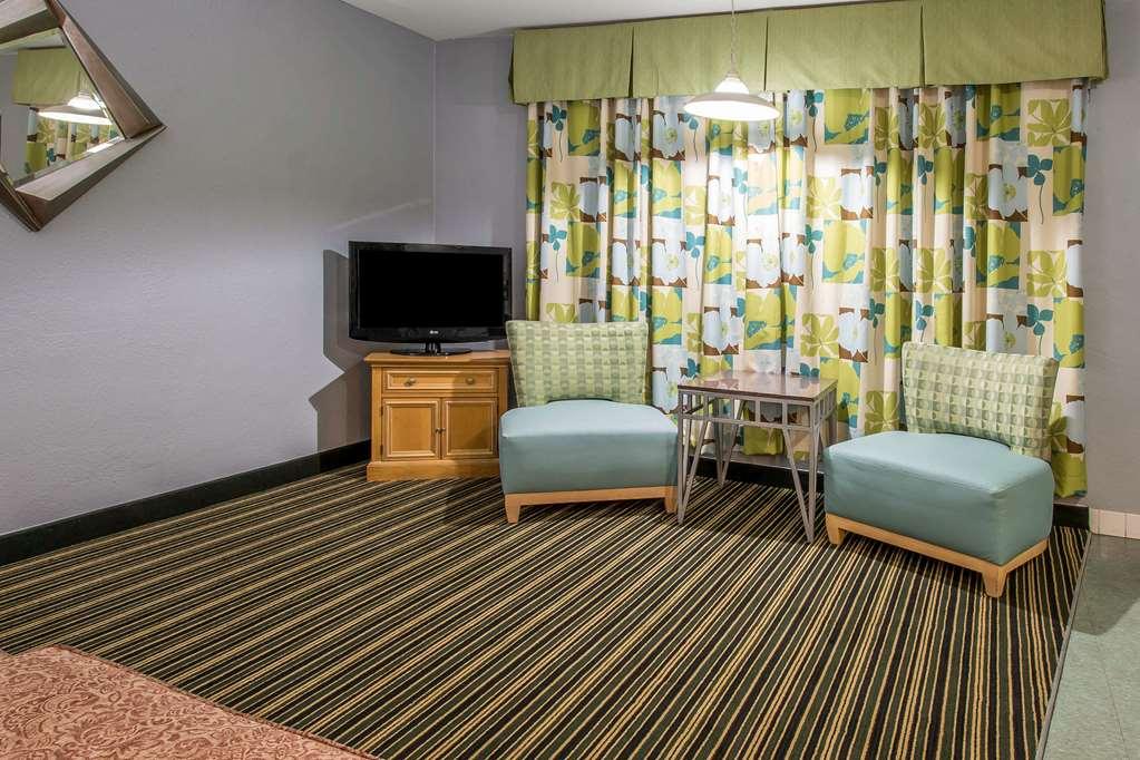 Rodeway Inn & Suites Winter Haven Chain Of Lakes Habitación foto