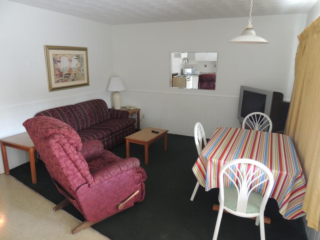 Rodeway Inn & Suites Winter Haven Chain Of Lakes Habitación foto