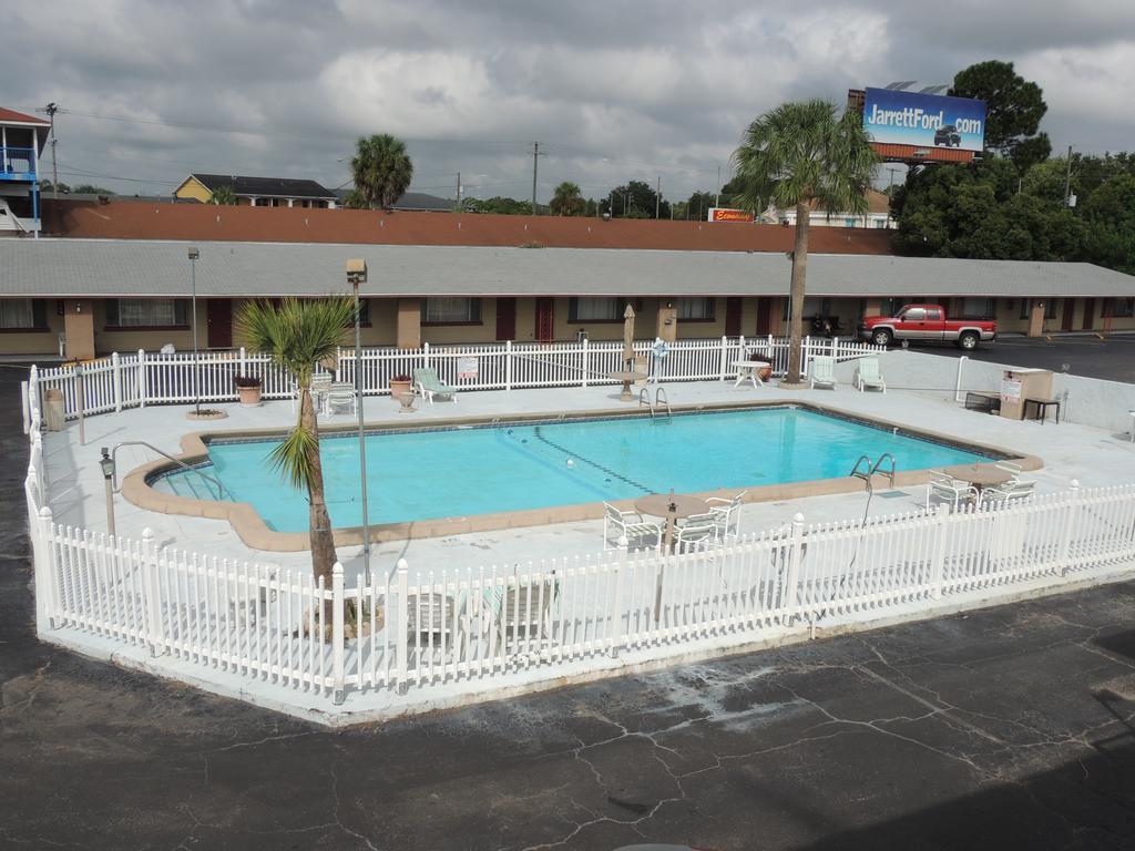 Rodeway Inn & Suites Winter Haven Chain Of Lakes Habitación foto