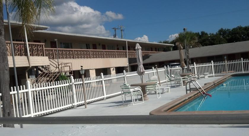 Rodeway Inn & Suites Winter Haven Chain Of Lakes Exterior foto
