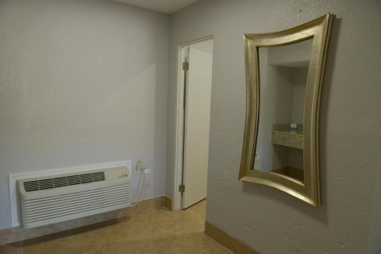 Rodeway Inn & Suites Winter Haven Chain Of Lakes Exterior foto