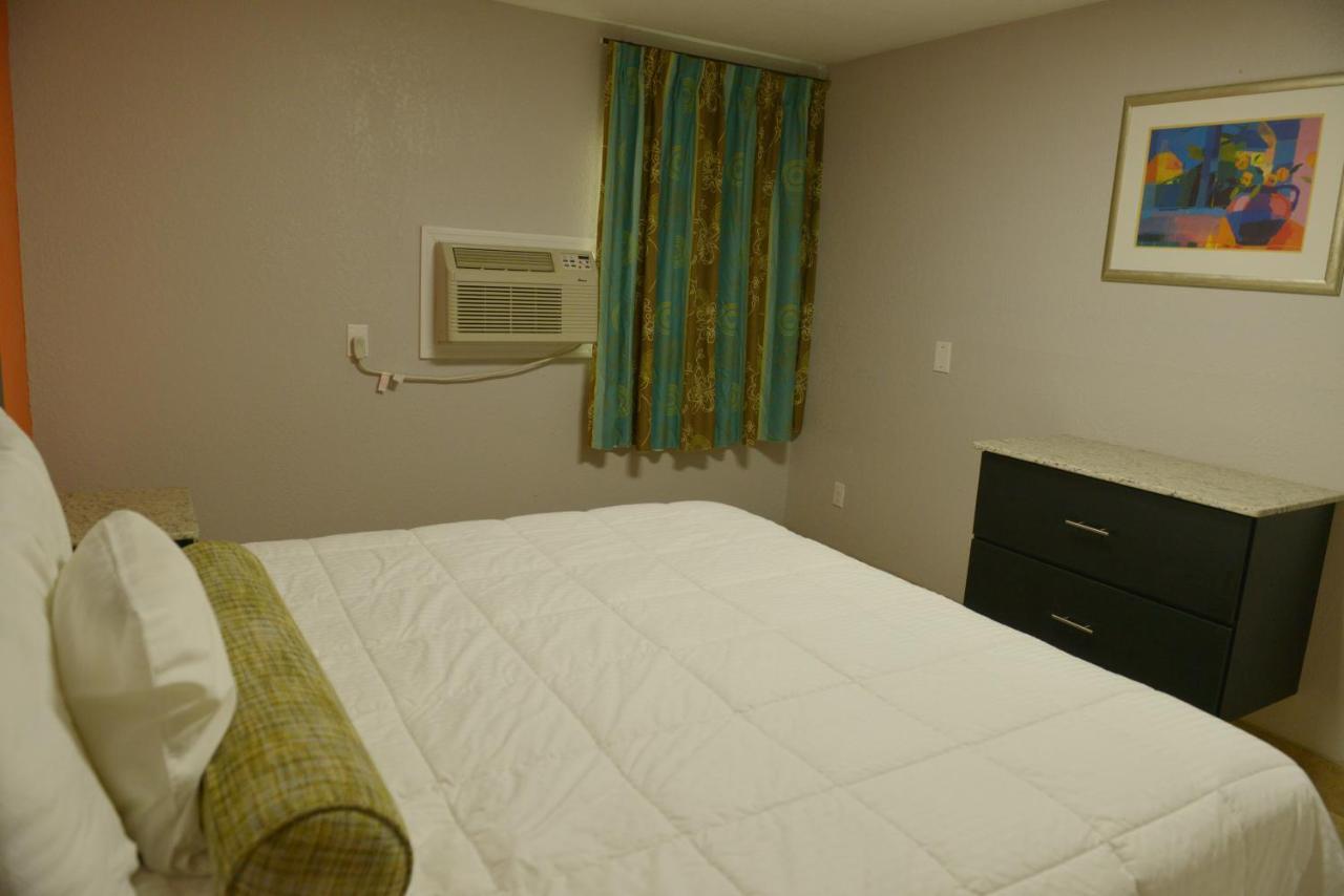 Rodeway Inn & Suites Winter Haven Chain Of Lakes Exterior foto