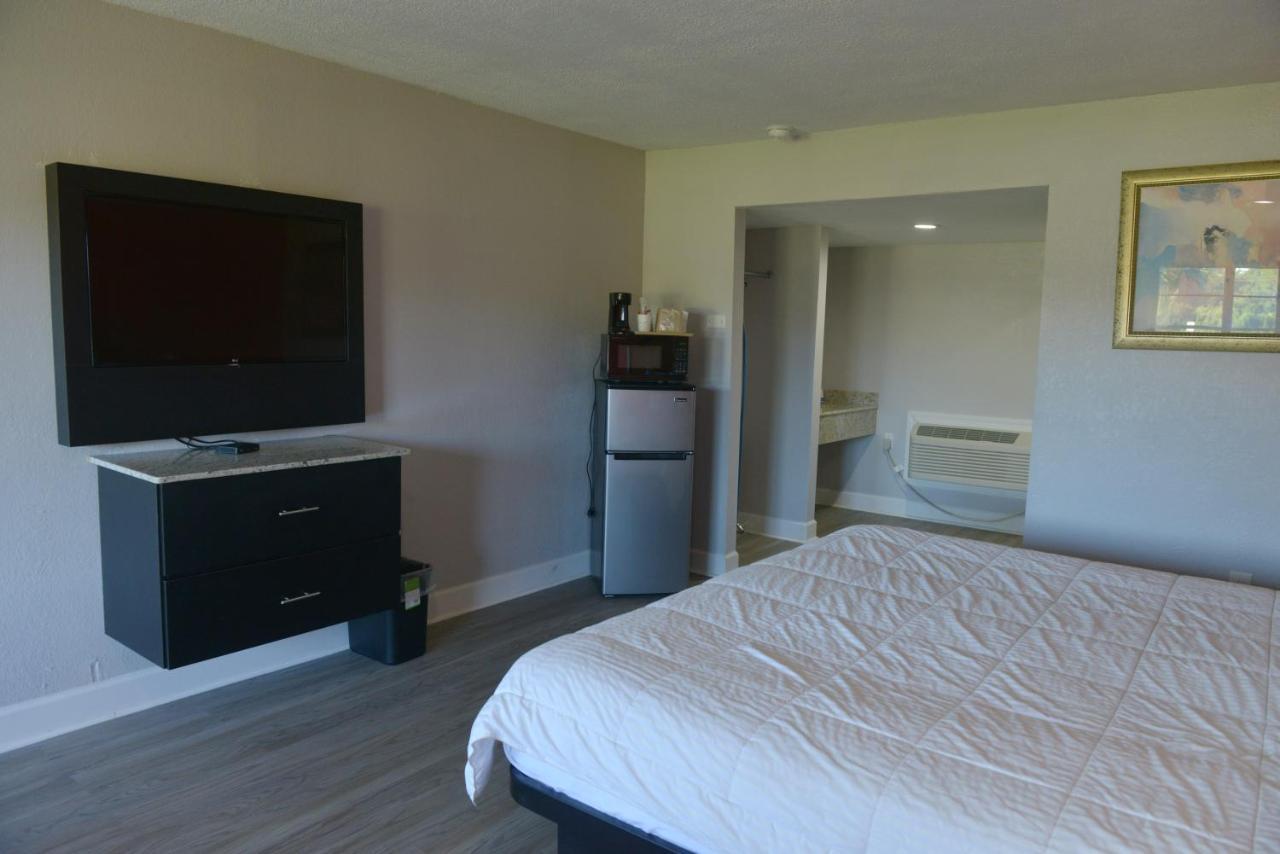 Rodeway Inn & Suites Winter Haven Chain Of Lakes Exterior foto
